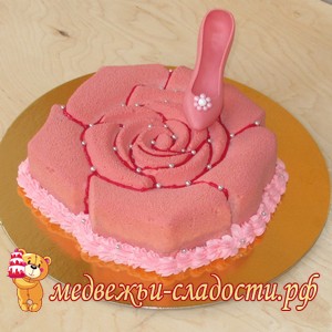 Торт Роза покрыт велюром, бархатный торт роза